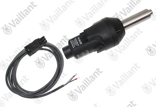 Vaillant Gebläse mit Anschlussstecker und Kabel. Das Produkt hat eine runde Form und dient vermutlich der Luftzirkulation in Heiz- oder Klimaanlagen.